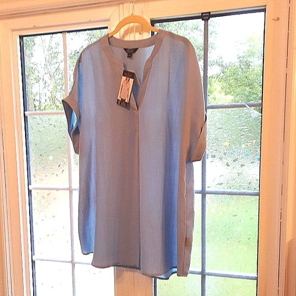 RACHEL Rachel Roy Tops - Rachel Roy Short Sleeve V Neck Top. NWT